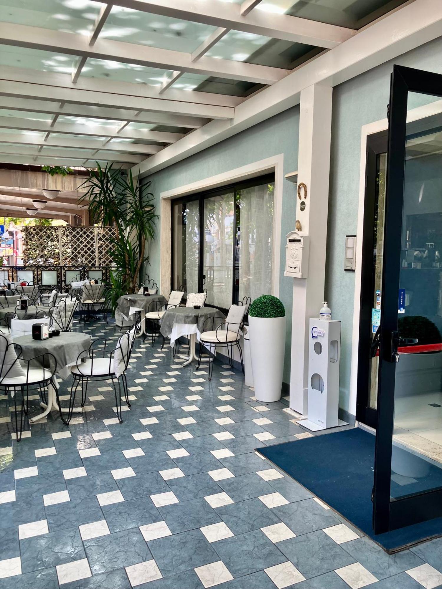 Hotel Ginevra E Residence Cattolica Zewnętrze zdjęcie